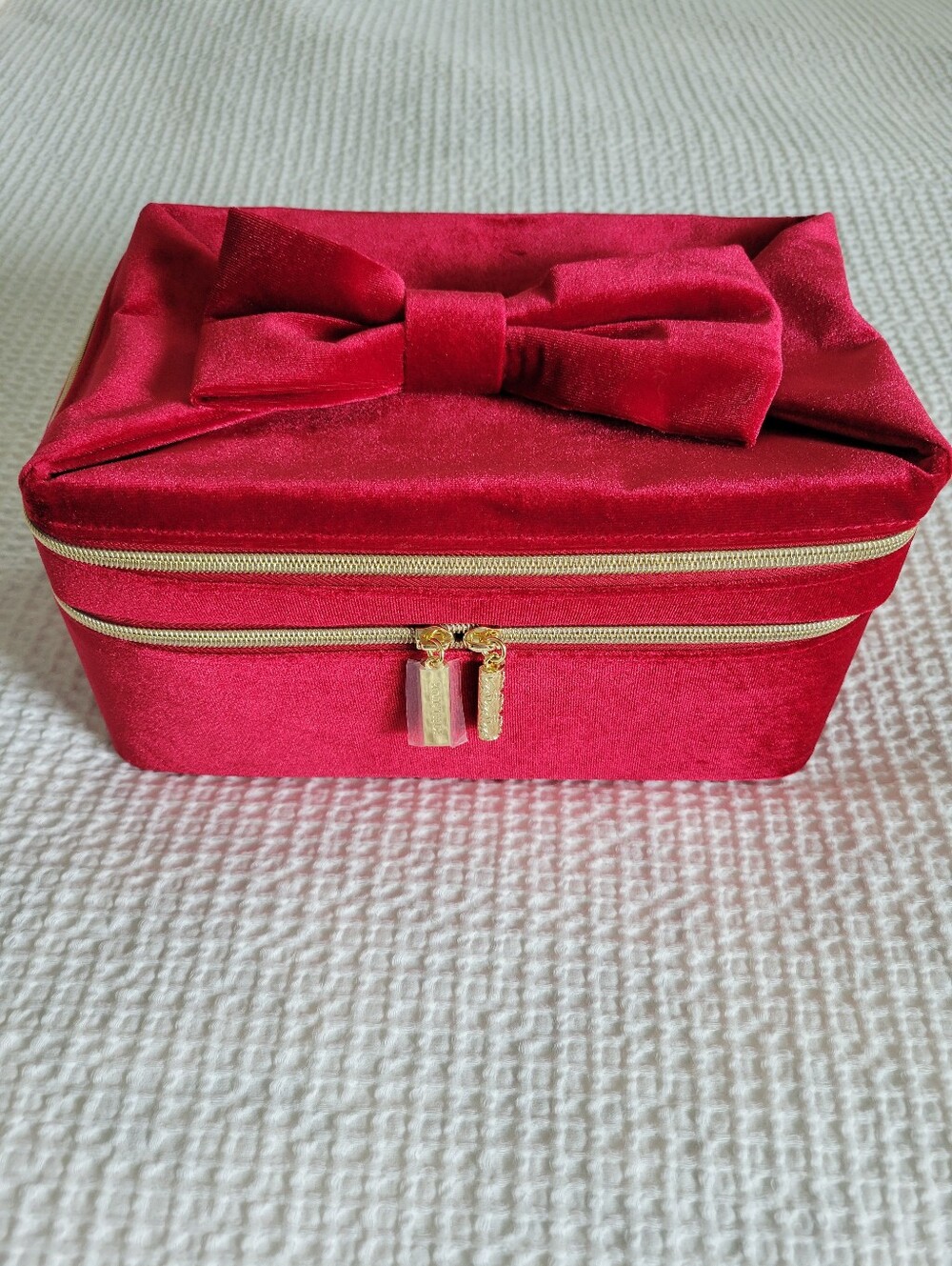 Velvet Bow Jewelry Travel Case - Red By Este Lauder
